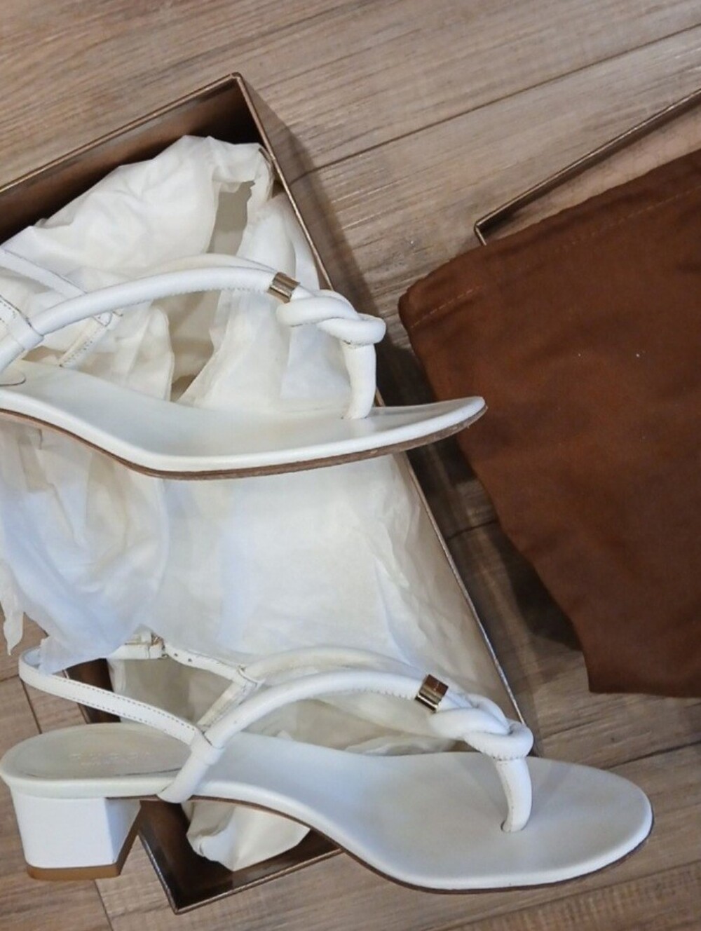 Gucci White Leather Strappy Thong Sandals with Gold Accent - Picture 2 of 7